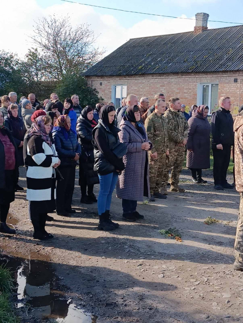 Загинув від авіаудару: на Волині до місця останнього спочинку провели загиблого Героя Дмитра Мозговенка