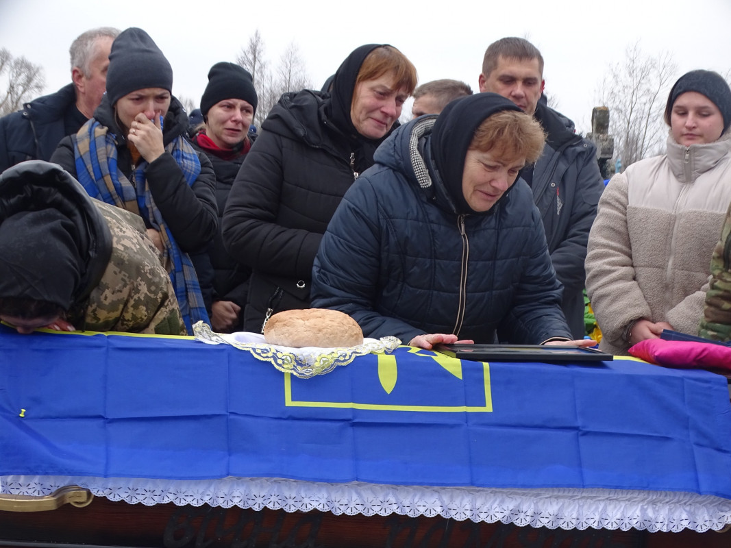 Добровольцем пішов до війська: на Волині попрощалися з Героєм Сергієм Попрійчуком