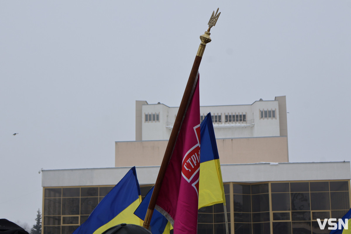 Лучани об’єдналися в «Ланцюг Єднання» до Дня Соборності України. Фоторепортаж