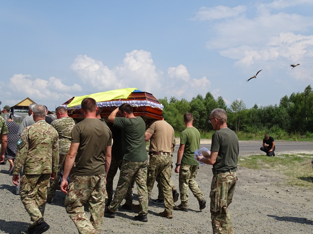 У перший день вторгнення став на захист країни: на Волині попрощалися із молодим Героєм Олександром Карпуком