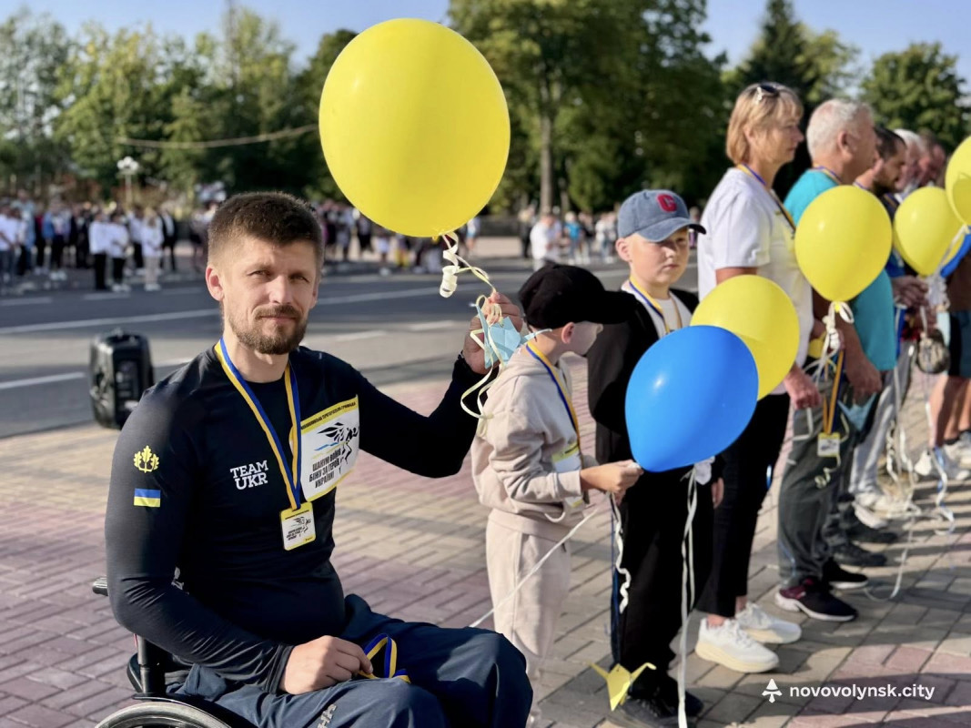 «Шаную воїнів, біжу за героїв України»: у місті на Волині на благодійному заході зібрали гроші для ЗСУ