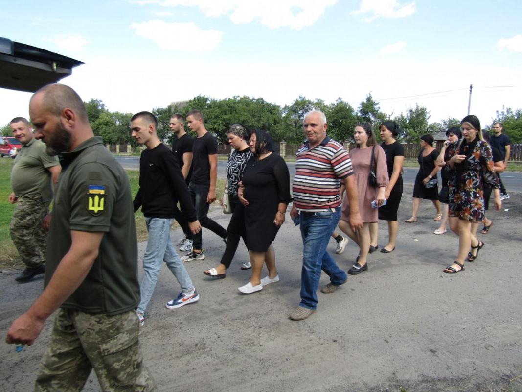 В один день громада прощається відразу з трьома Героями: на Волині поховали молодого захисника Олега Новосада