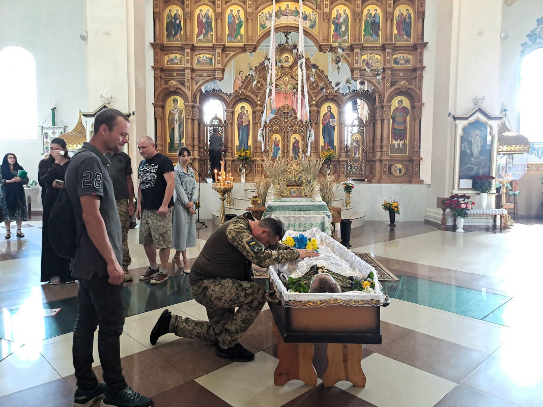 Медики боролися за його життя, але врятувати воїна не вдалося: на Волині поховали Героя Валентина Колочуна