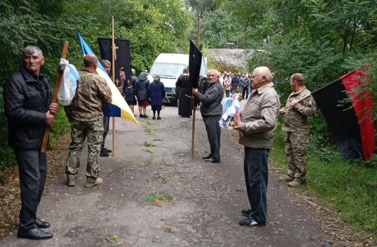 Поховали за день до 57-річчя: на Волині попрощалися із захисником Ростиславом Мельничуком