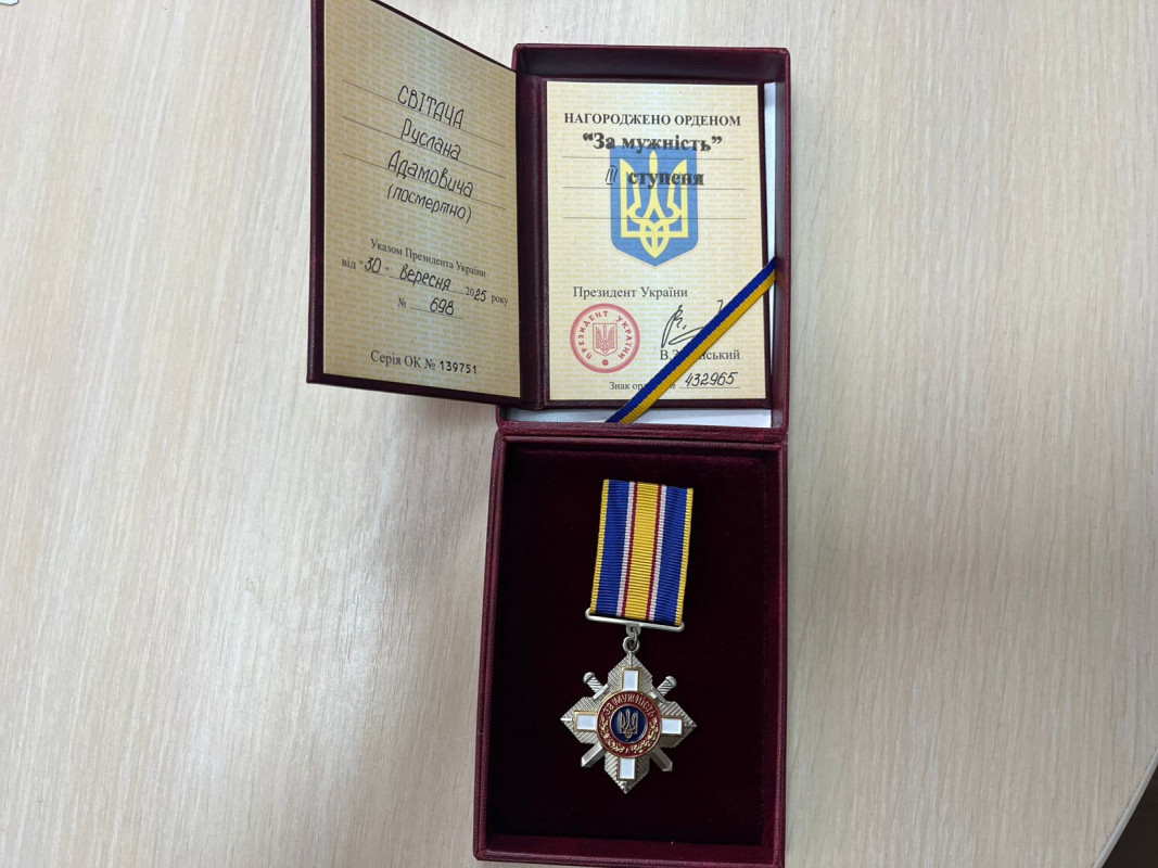 Проходив реабілітацію, але серце зупинилося внаслідок важких поранень: на Волині дружині Героя вручили його посмертну нагороду