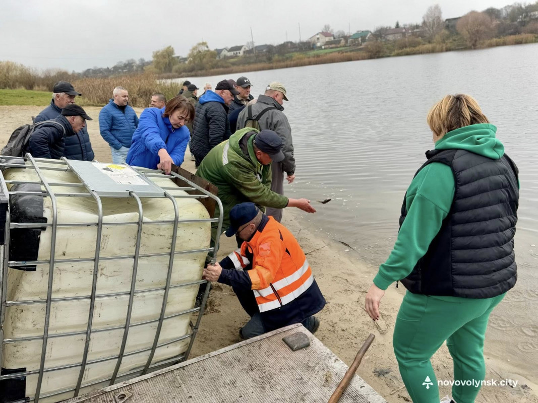 В озеро на Волині запустили майже пів тонни риби