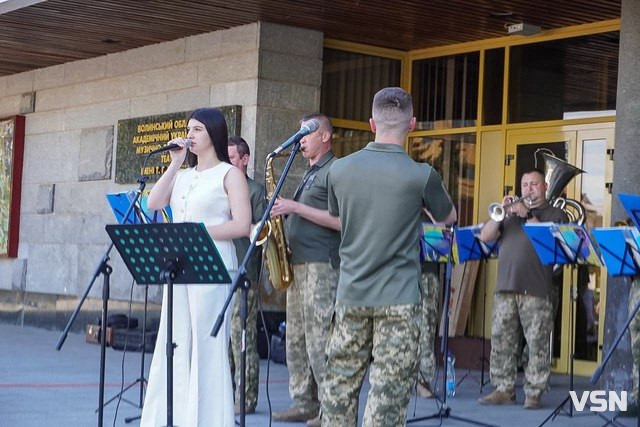 Особливий захід просто неба: у центрі Луцька відбувся концерт військового оркестру