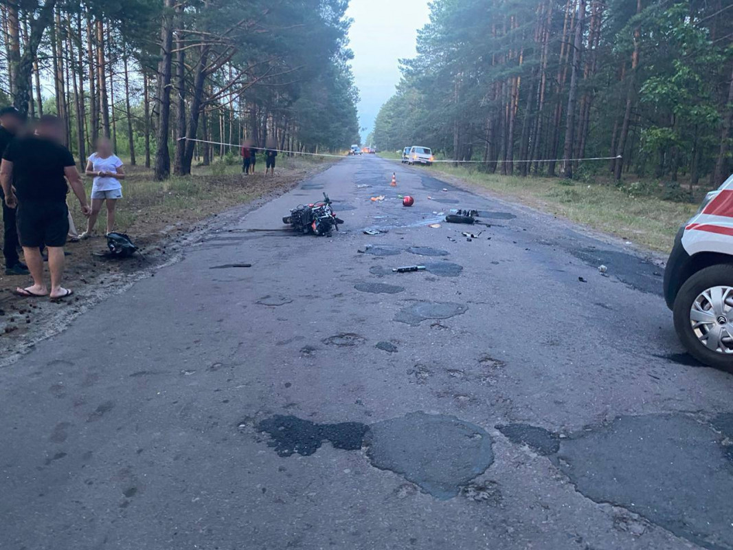 На Волині зіткнулися автівка і мотоцикл: тяжко травмувалися обидва водії. ОНОВЛЕНО