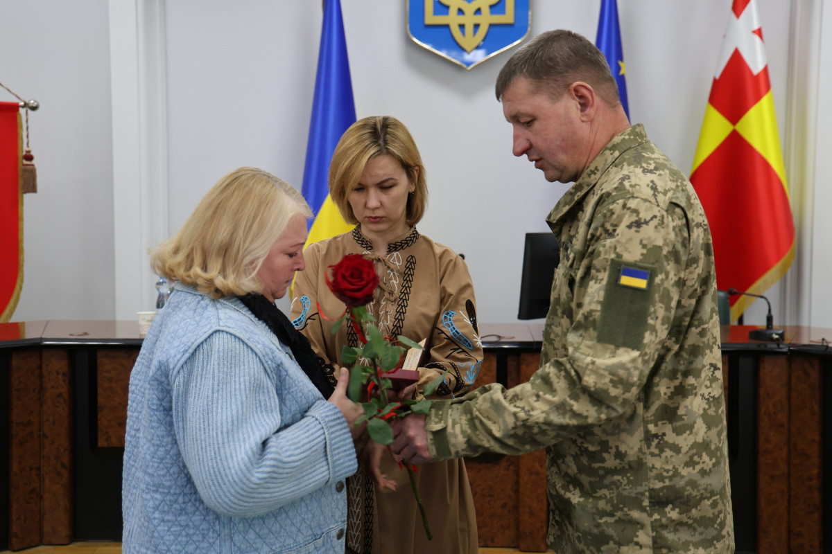 У Луцьку рідним загиблих Героїв передали державні посмертні нагороди
