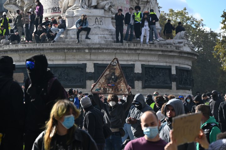 У Франції на протести вийшли 550 тисяч людей: у містах спалахнули погроми