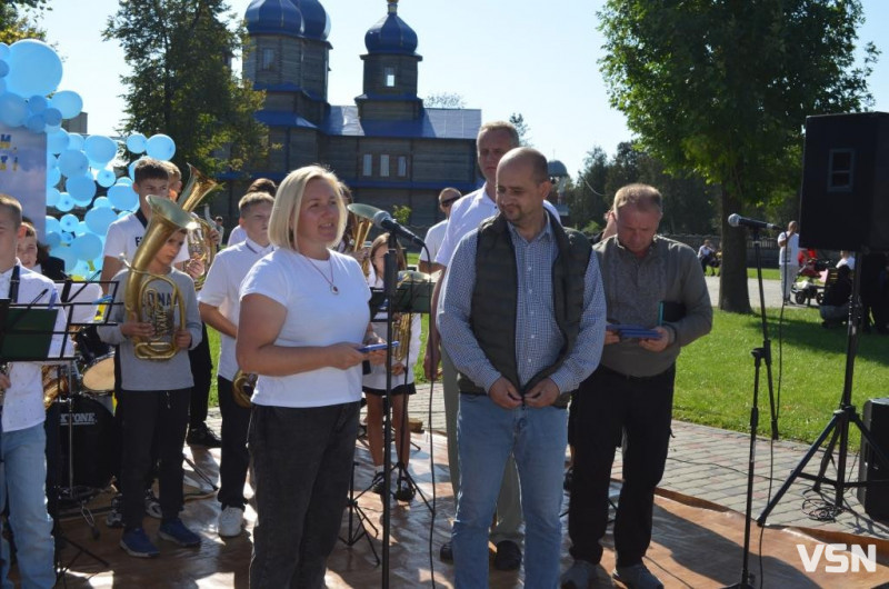 В місті на Волині на благодійному святі зібрали майже 150 тисяч гривень для ЗСУ. Фоторепортаж