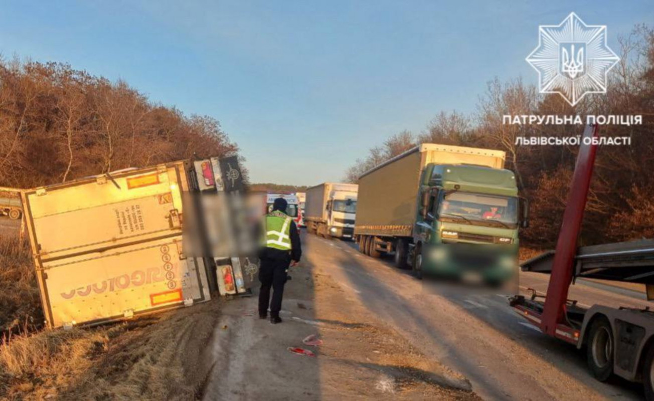 На Львівщині сталася моторошна, смертельна ДТП з 16-а травмованими. Фото