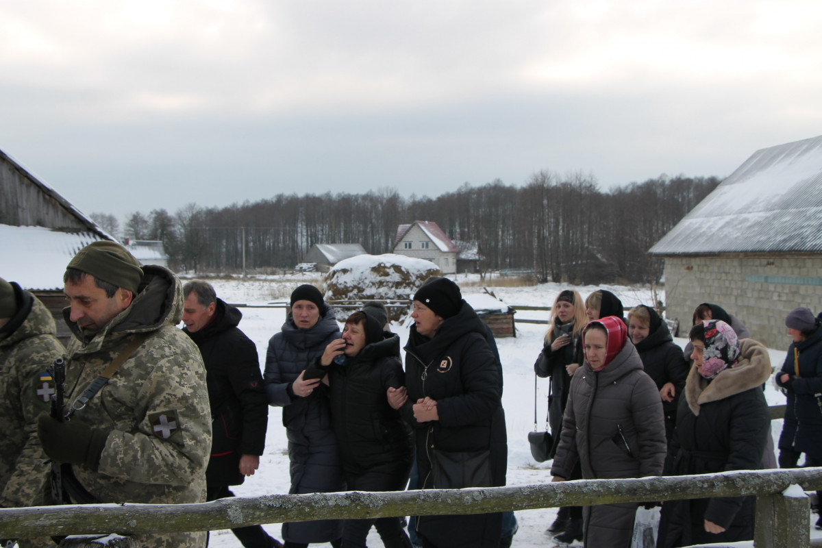 Загинув ще влітку: на Волині все село прийшло на поховання 25-річного Героя Владислава Величка