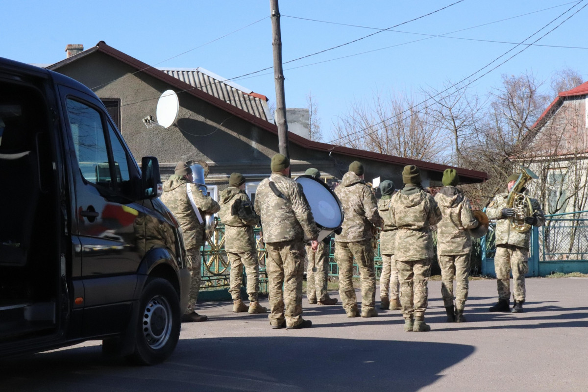 Церква не вмістила всіх охочих вшанувати Героя: волиняни попрощались із полеглим воїном Сергієм Кошманом