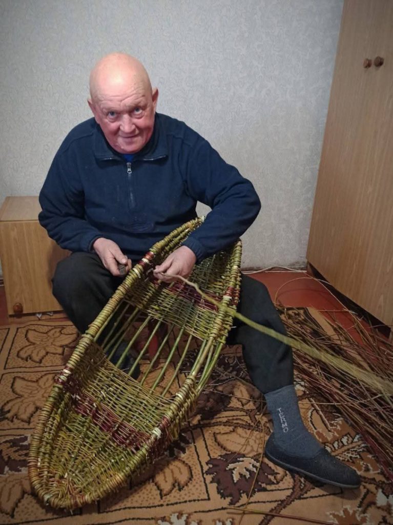 Майже пів століття з лозою: на Волині майстер зберігає унікальне ремесло