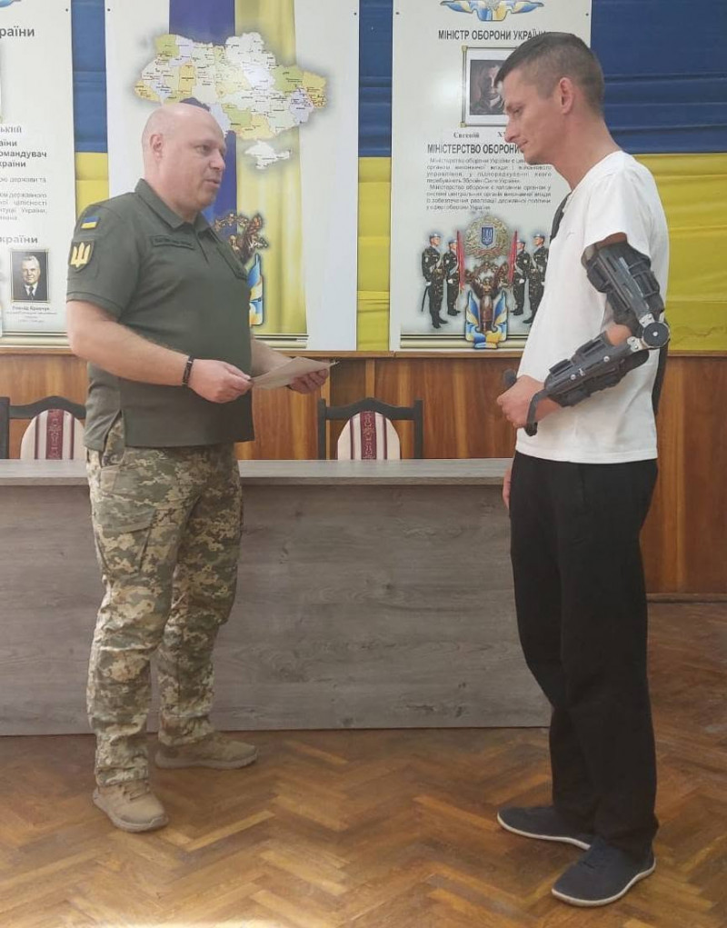 Захисник із Волині отримав медаль «За поранення» від Міністра оборони