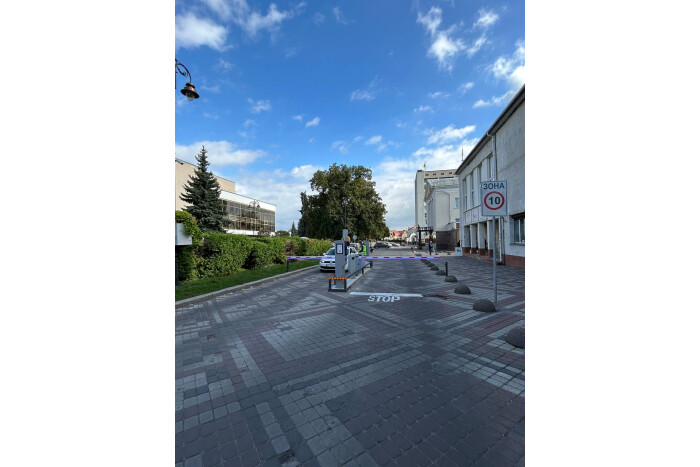 У центрі Луцька з’явилася сучасна парковка на 44 місць та тарифом 30 грн за годину