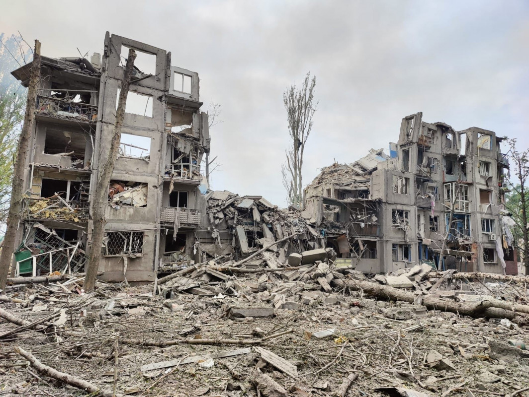 Ракетний удар по Авдіївці: люди загинули під завалами 9-поверхівки. Фото