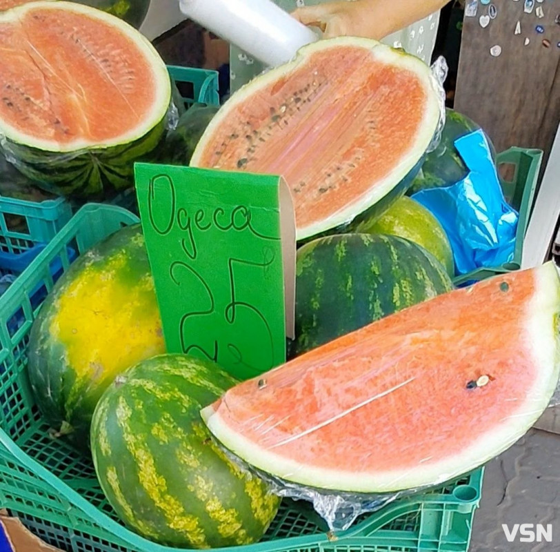 Скільки коштують кавуни та дині на ринку у Луцьку?
