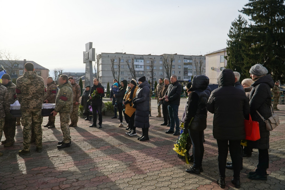 Наслідки поранення не пройшли безслідно: на Волині попрощались з Героєм Володимиром Воробйовим