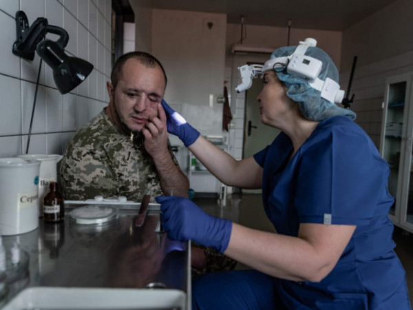 Втратив око і частину щелепи: американські хірурги прооперували солдата з волинської бригади