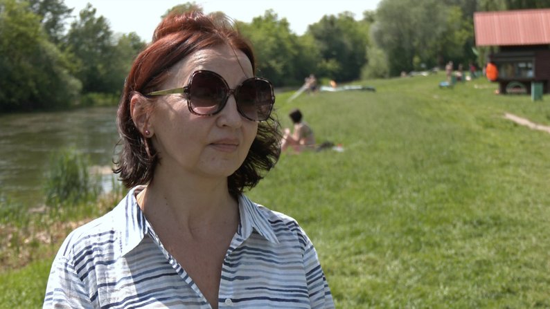 Засмагають і смажать шашлики: у Луцьку стартував пляжний сезон