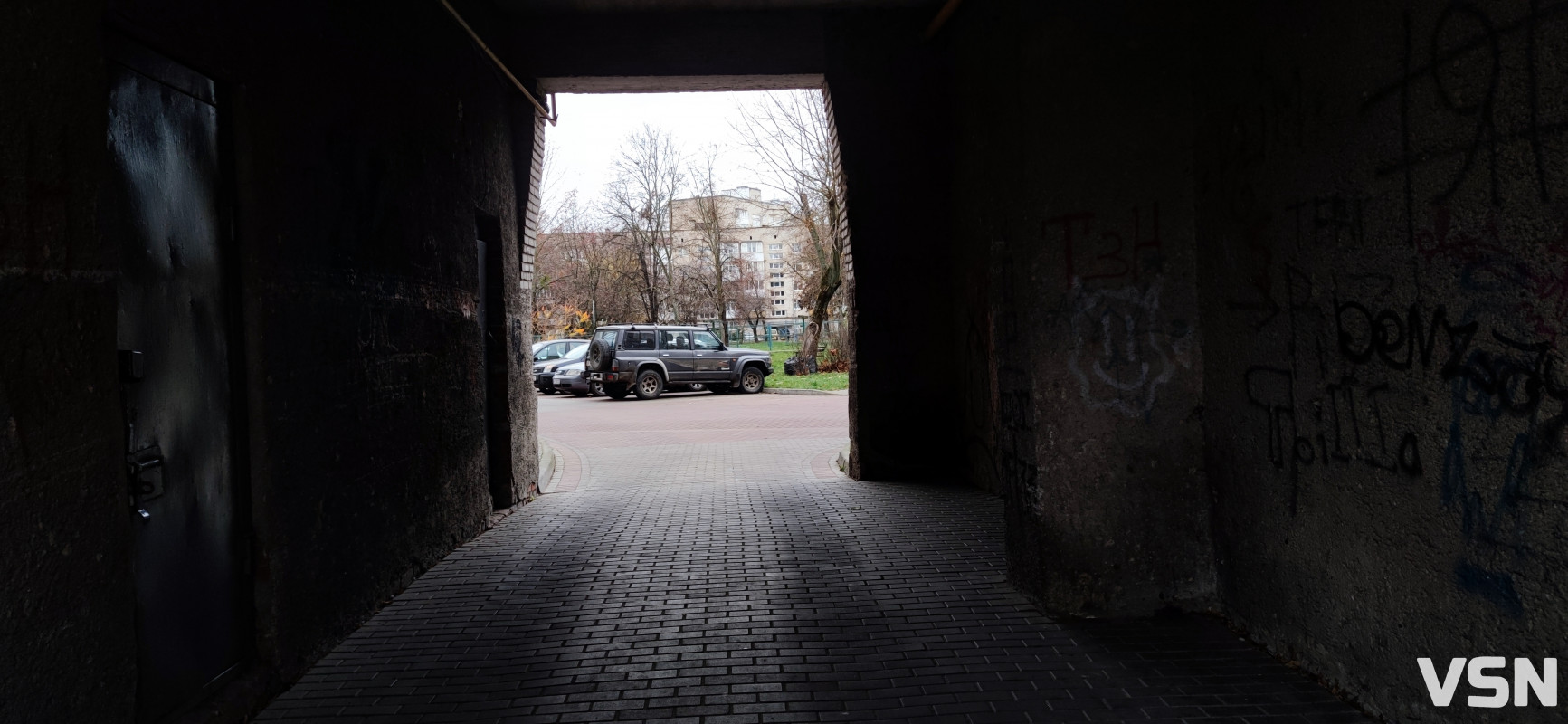Три кілометри життя: фоторепортаж із найдовшого будинку України в Луцьку