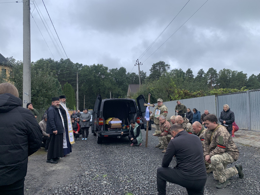 Овдовіла дружина, без батька залишилися син і донечка: на Волині попрощались з Героєм Олександром Мишком