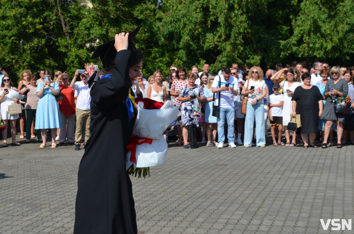 Вона сказала «ТАК»: у Луцьку під час вручення дипломів відбулося освідчення