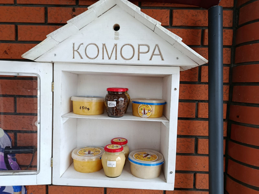 Без продавців і каси: на Волині пасічник відкрив комори самообслуговування