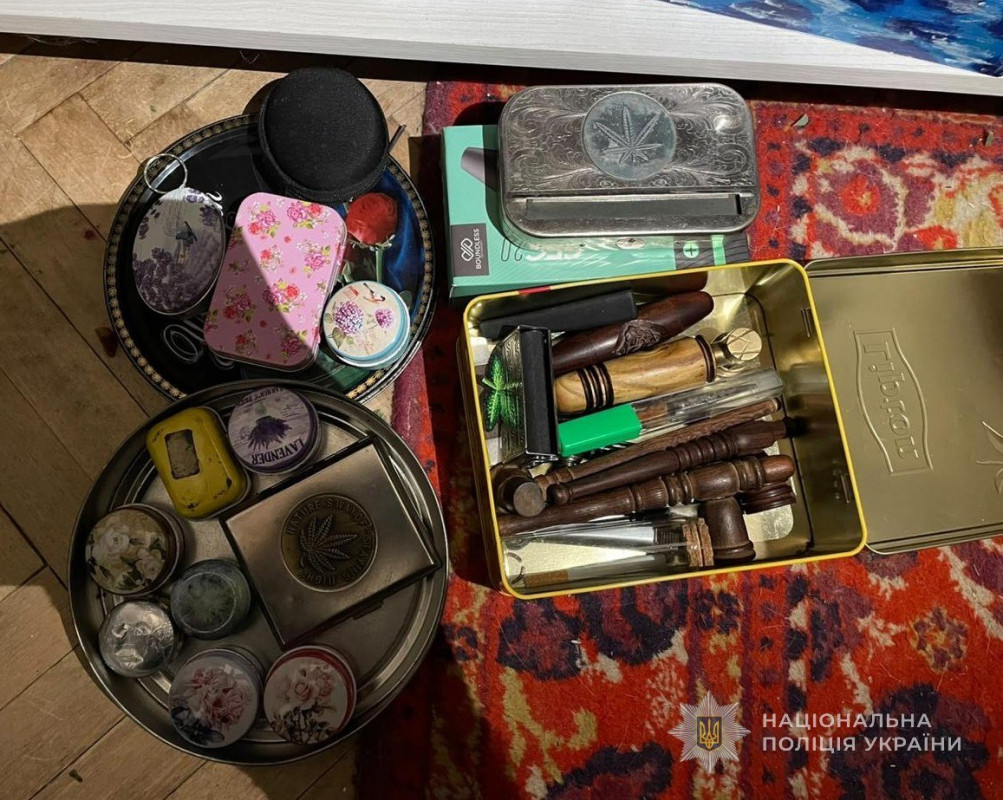 Дачний будинок перетворили на нарколабораторію: на Волині викрили чотирьох людей, які вирощували та збували канабіс