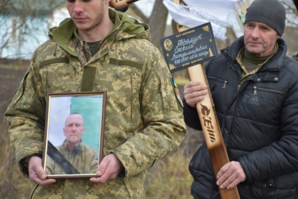 Помер внаслідок важких поранень біля Бахмута: на Волині попрощалися із солдатом Олексієм Аврамуком