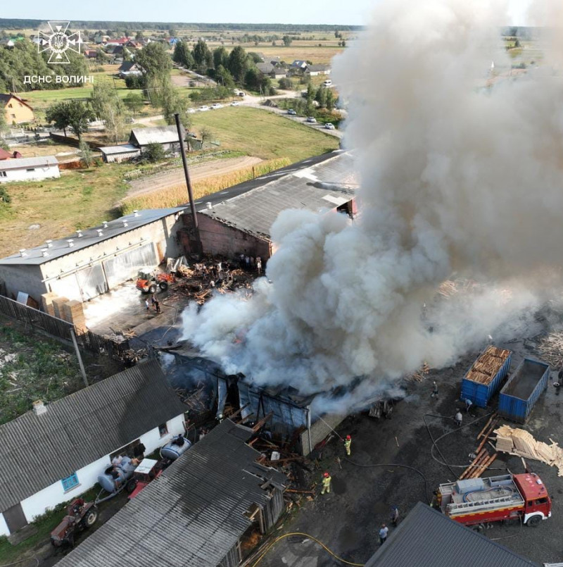 На Волині горіла пилорама