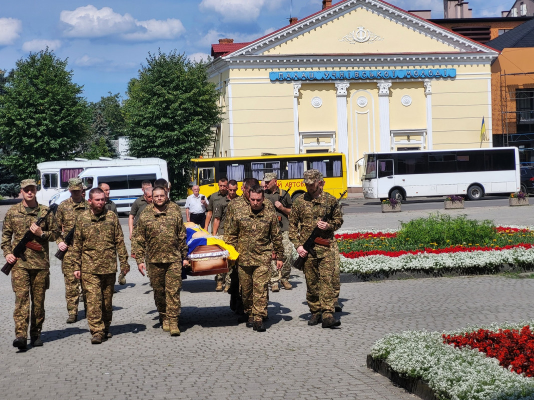 Сини продовжують боротьбу на фронті: на Волині попрощалися з Героями Юрієм Любашовим та Олександром Дубуком