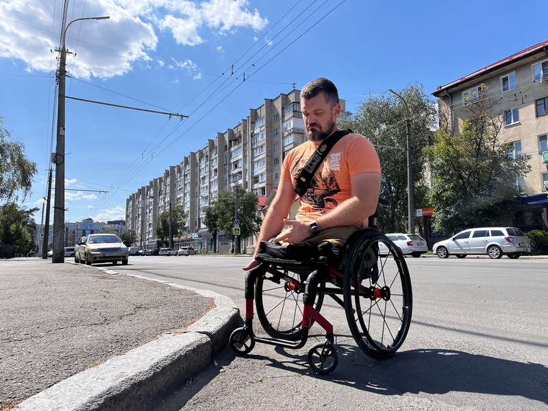 Урятував 32 побратимів і втратив обидві ноги: історія ветерана з Волині