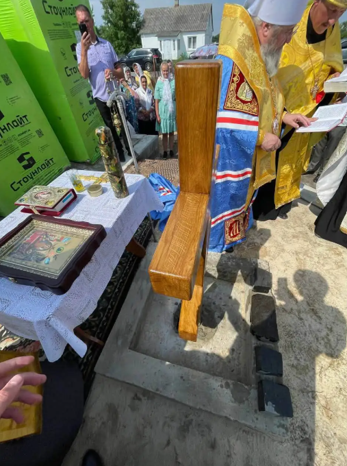 Храм замість хати: на Волині прихильники УПЦ МП будують церкву на ділянці для житлової забудови
