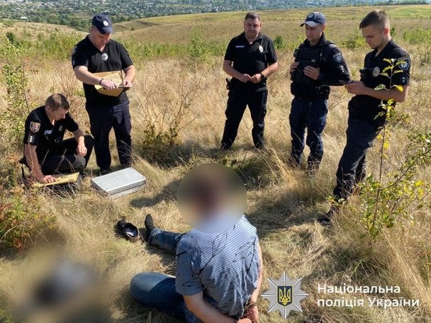 Не виправдовую сина, але суспільство має знати правду: мати підозрюваного у вбивстві двох учнів вчителя розповіла про трагедію