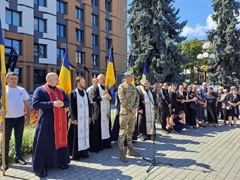 Мріяв благословити доньку на весіллі: на Волині провели в останню путь 49-річного Героя Ігоря Хомича