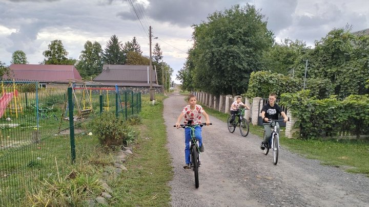 «Для мене — це щастя»: родина з Волині виховує 13 дітей