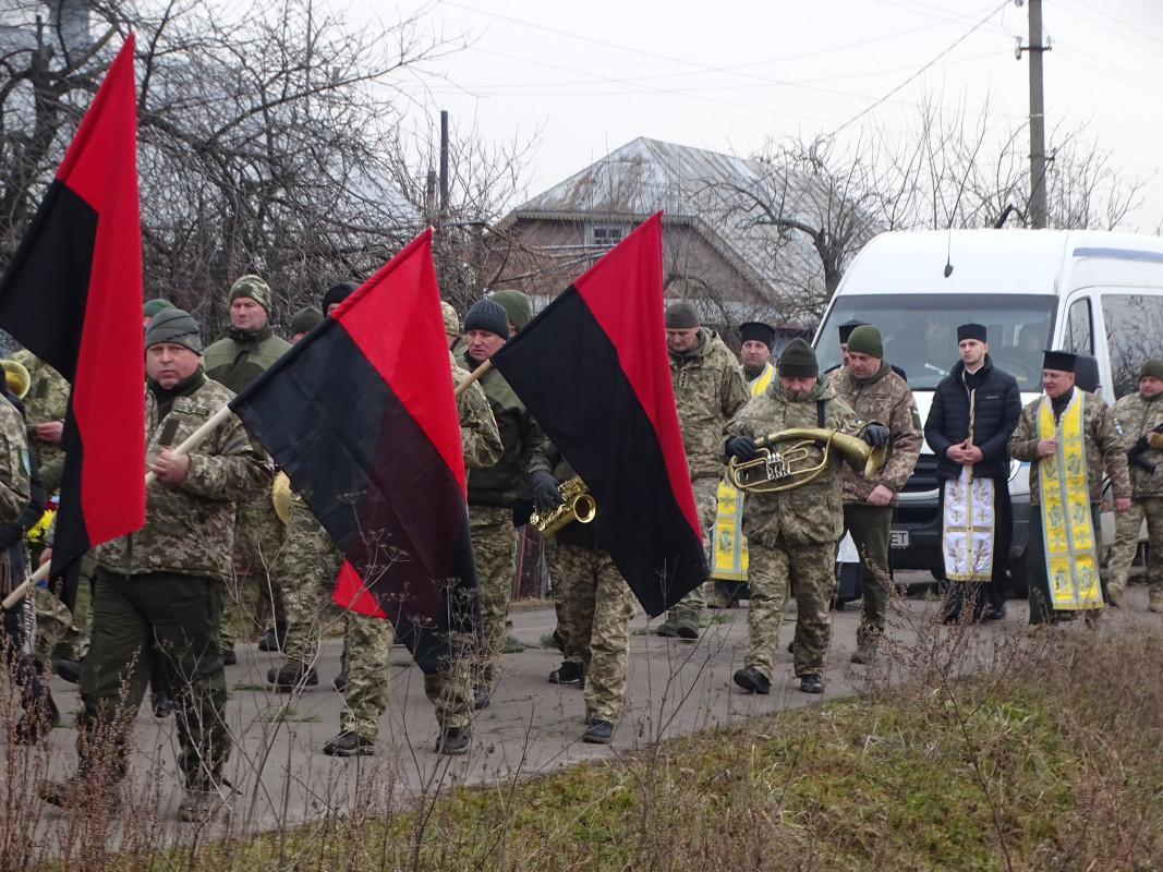 Повернувся із буремного Бахмутського району: на Волині прощались із захисником Олександром Чипчеруком