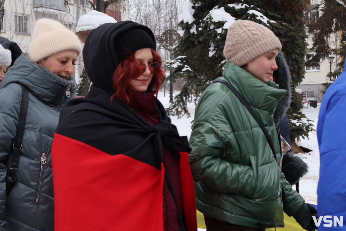 Лучани об’єдналися в «Ланцюг Єднання» до Дня Соборності України. Фоторепортаж