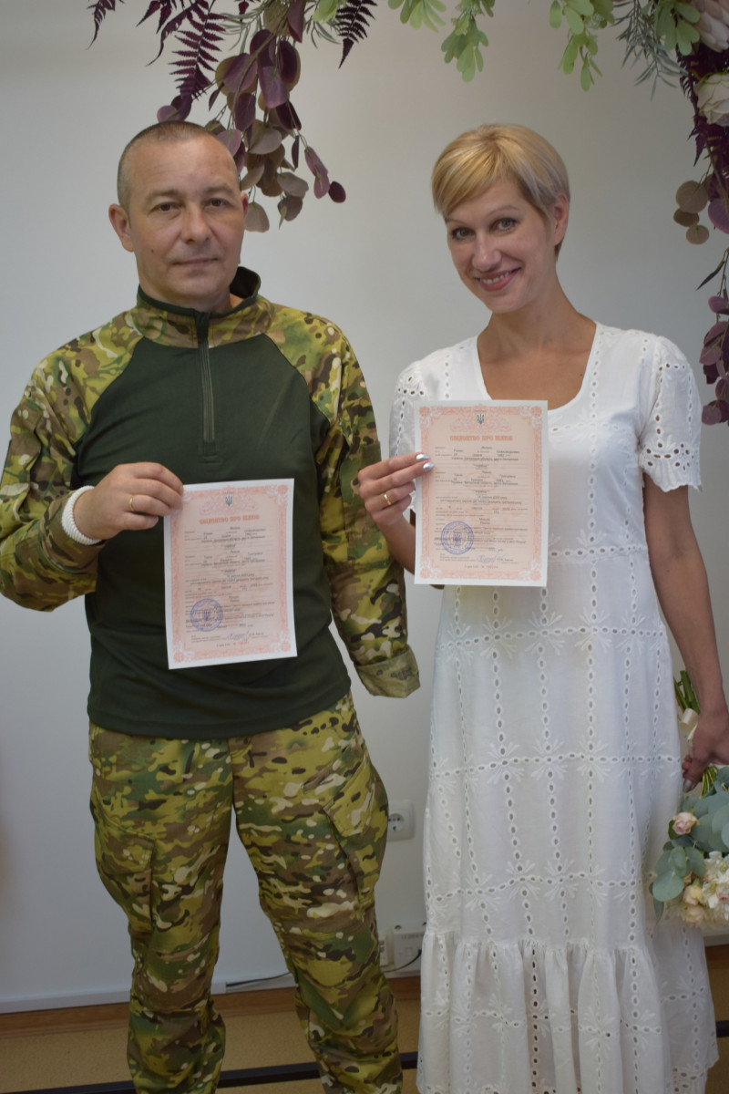 У Луцьку військовий із Запоріжжя одружився із коханою