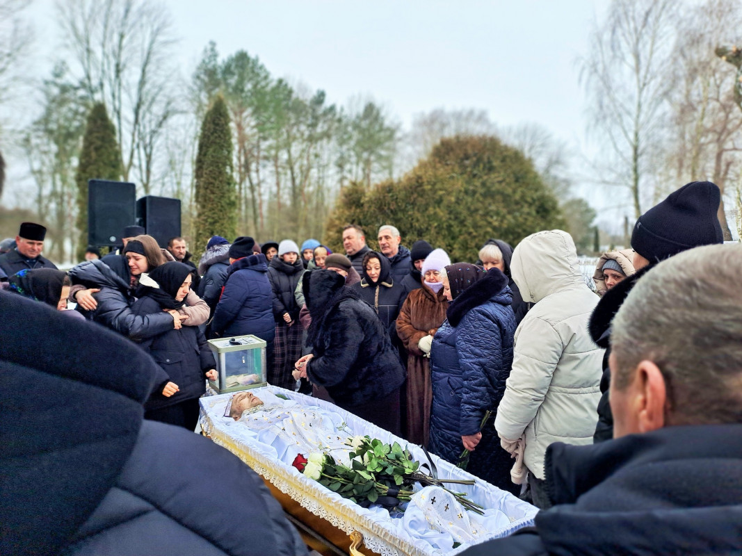 Зійшлося усе село: на Волині попрощалися з молодим Героєм Ігорем Тимоніком