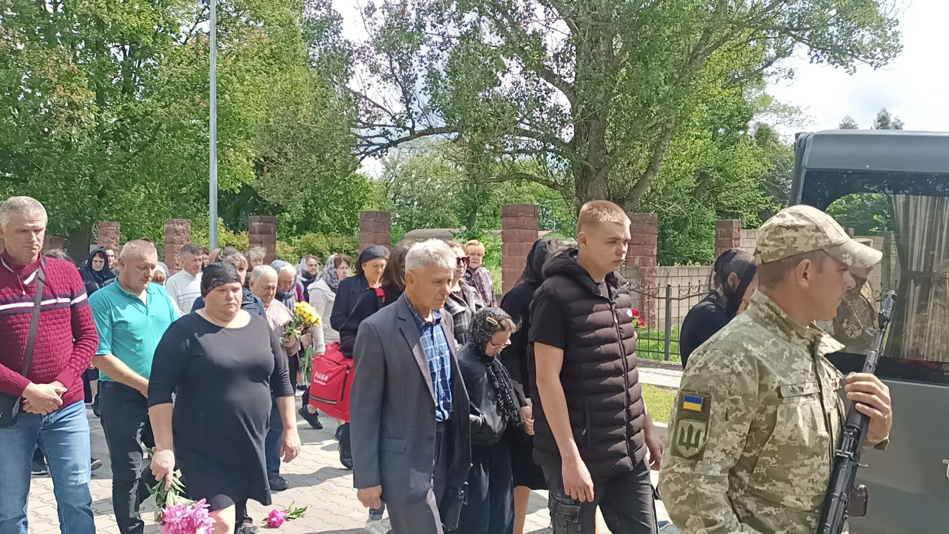 Молоде життя обірвала жорстока війна у віці 28 років: у Луцькому районі попрощалися з Героєм Артемом Мулявкою