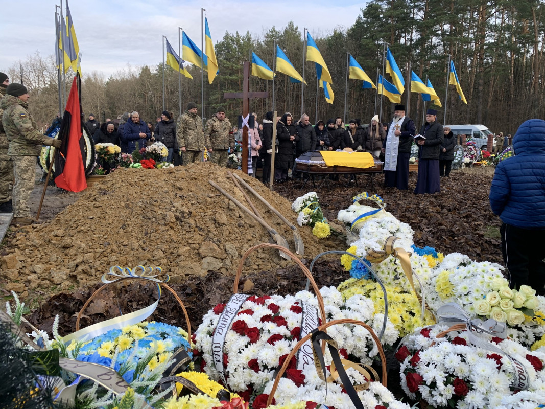 Майже через 7 місяців повернувся додому: на Волині попрощалися з 33-річним Героєм Дмитром Трофімюком