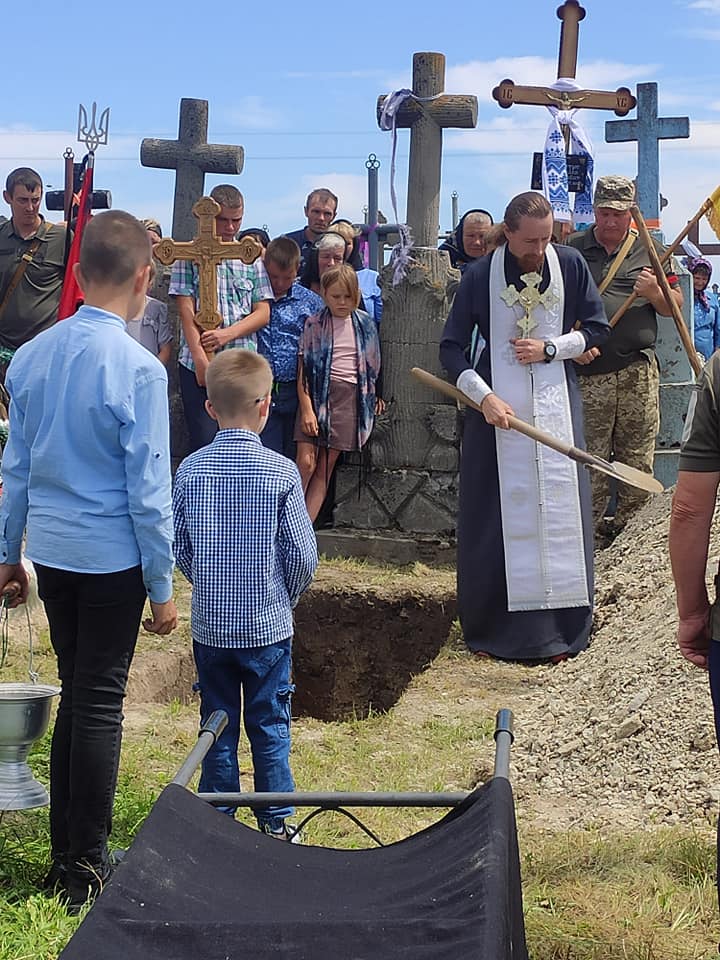 Два роки рідні надіялися, що в полоні: на Волині попрощалися із Героєм Михайлом Назарчуком