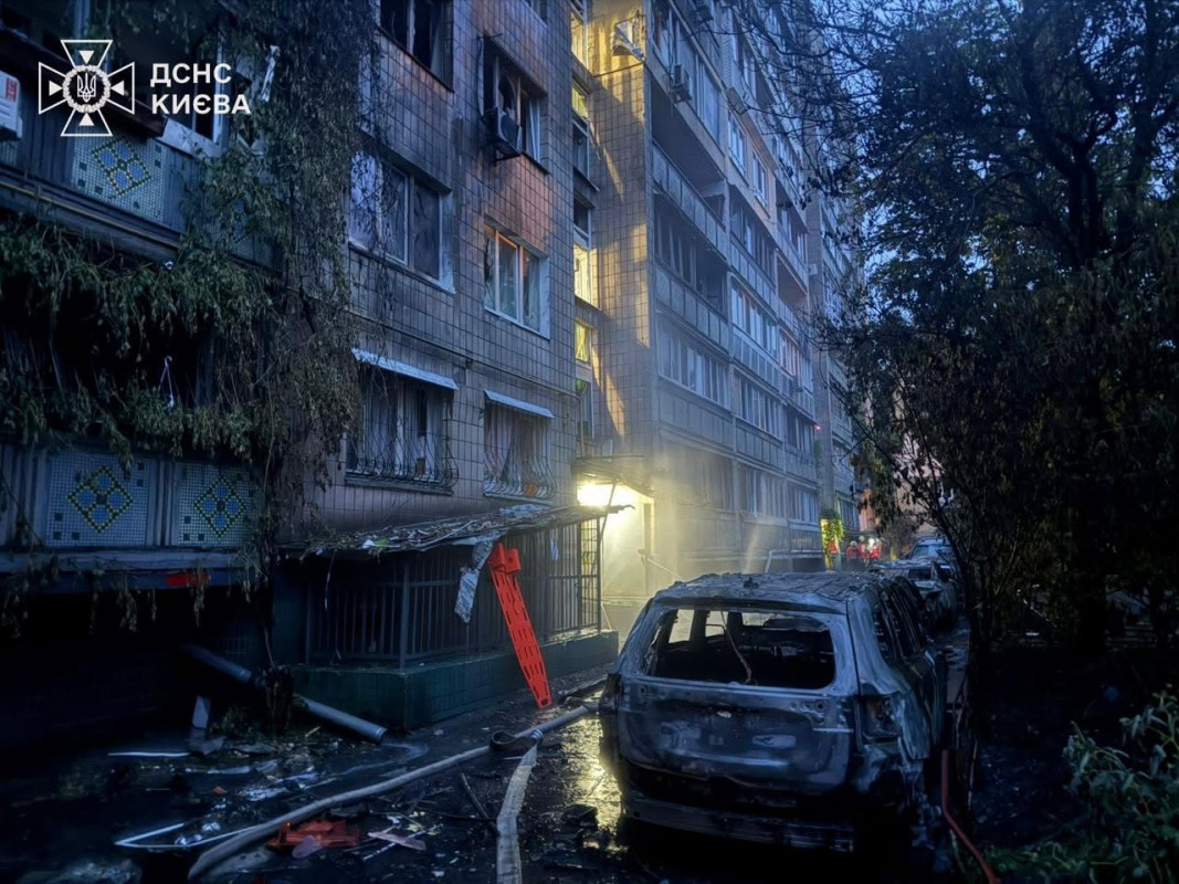 Сотні дронів та різні ракети: що відомо про нічну атаку РФ на Україну