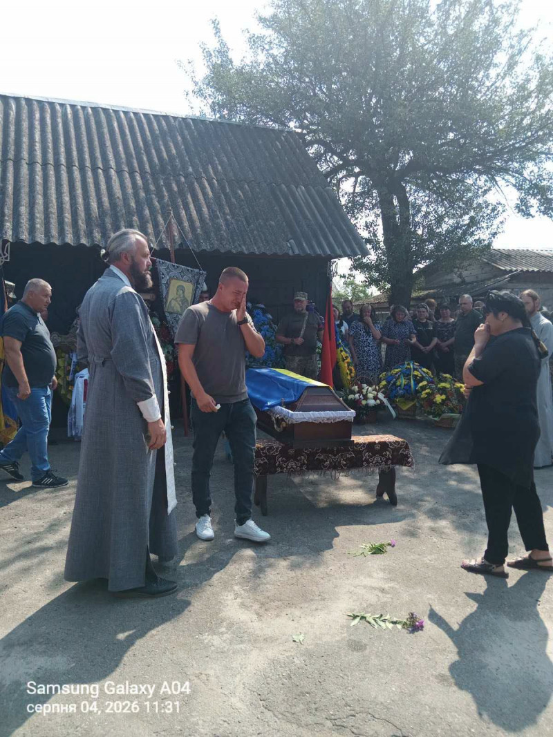 Понад два роки вважався зниклим безвісти: на Волині поховали Героя Олександра Лавренчука