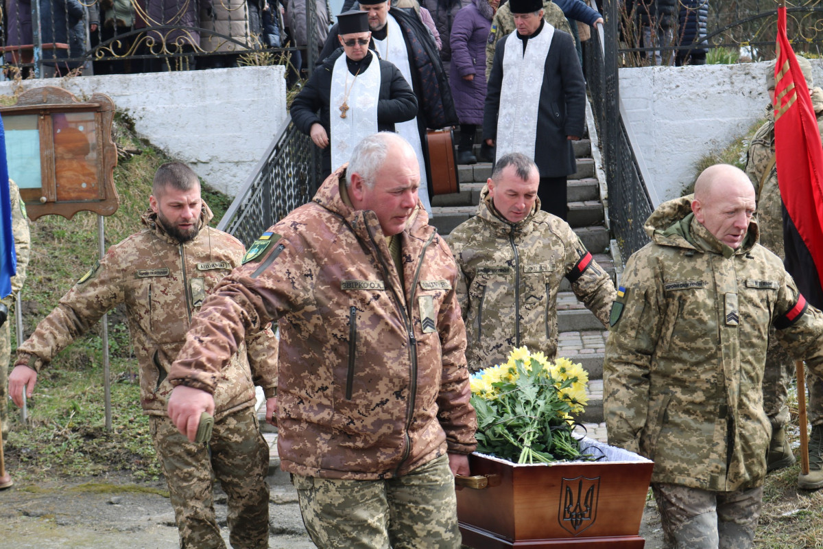 Віддав життя за Україну: на Волині попрощались з Героєм Олександром Панасюком