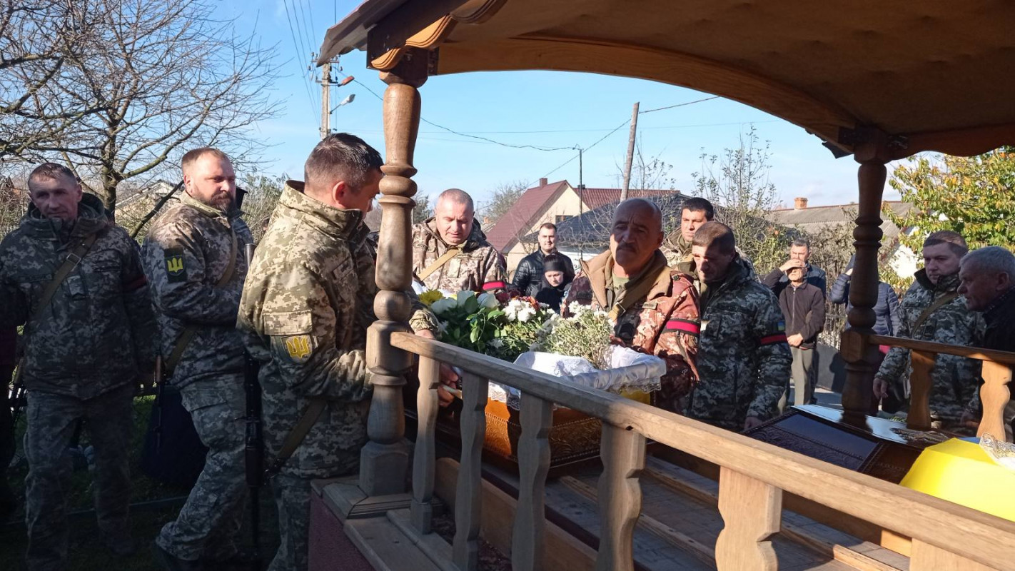 Два тижні тому виповнилося 29: у Луцькому районі все село попрощалося з молодим Героєм Якимом Киричуком. Фото